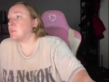 NylonQueen  live sex cam