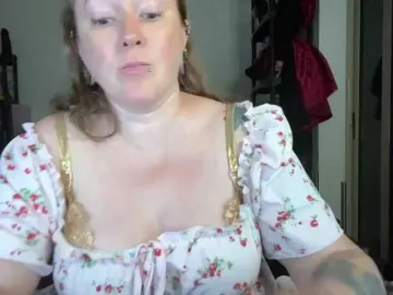 NylonQueen  live sex cam