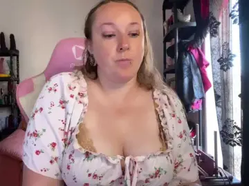NylonQueen  live sex cam
