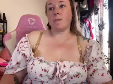 NylonQueen  live sex cam