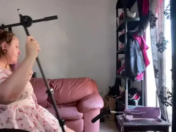 NylonQueen  live sex cam
