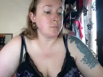NylonQueen  live sex cam
