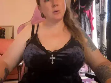 NylonQueen  live sex cam