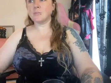 NylonQueen  live sex cam