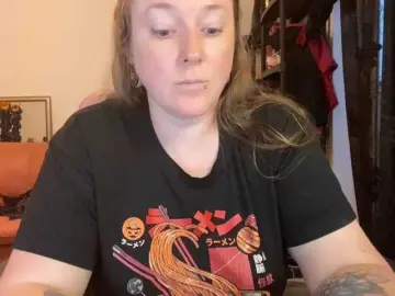 NylonQueen  live sex cam
