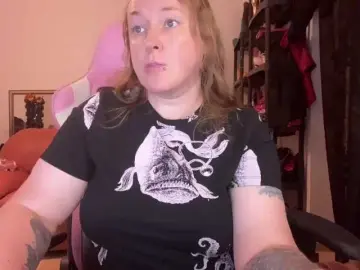 NylonQueen  live sex cam