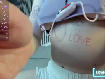 Ricki-Bloom  live sex cam