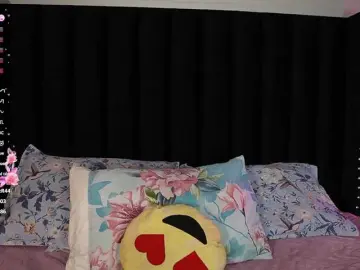 Youngmommy  live sex cam