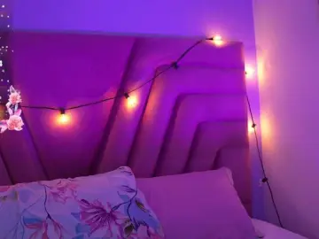 Youngmommy  live sex cam