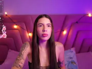 Youngmommy  live sex cam
