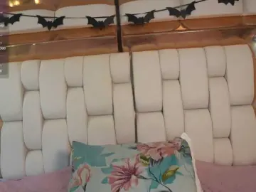Youngmommy  live sex cam