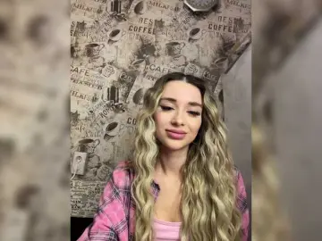 GoldenEmily  live sex cam