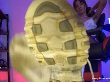 MissKorrah  live sex cam