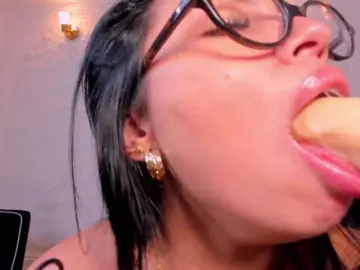 MollyJones  live sex cam