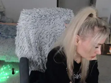 Xyliganka777  live sex cam