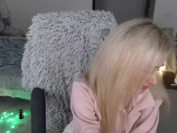 Xyliganka777  live sex cam