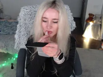 Xyliganka777  live sex cam