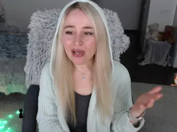 Xyliganka777  live sex cam