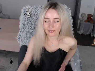 Xyliganka777  live sex cam