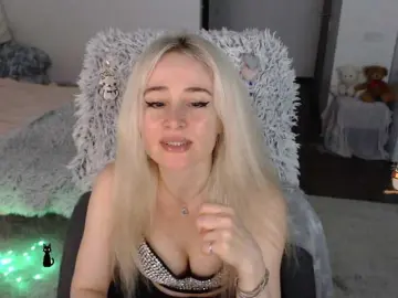 Xyliganka777  live sex cam