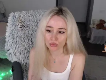Xyliganka777  live sex cam