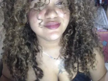 Aishaaovit  live sex cam