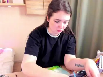 Alicenextdoor  live sex cam