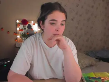 Alicenextdoor  live sex cam