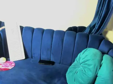 LucyLips  live sex cam