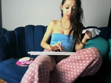 LucyLips  live sex cam