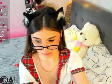 Emily-Lews  live sex cam