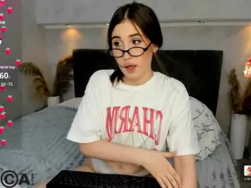 Emily-Lews  live sex cam