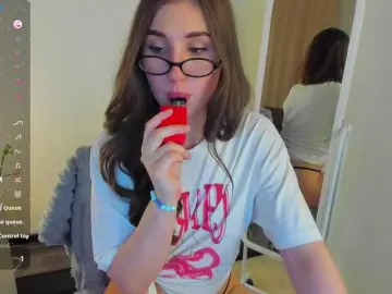 Emily-Lews  live sex cam