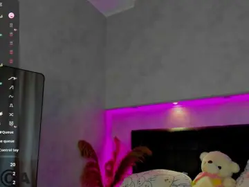 Emily-Lews  live sex cam