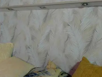 Emily-Lews  live sex cam