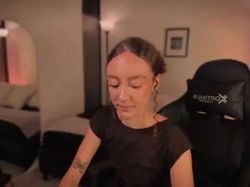 ChloeMoreti  live sex cam