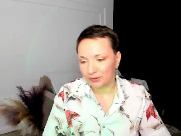 GoldenHazea  live sex cam
