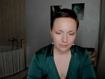 GoldenHazea  live sex cam