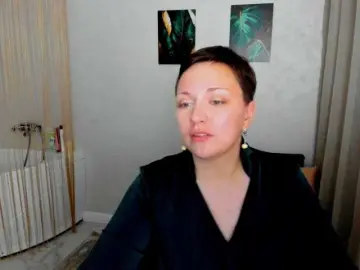 GoldenHazea  live sex cam