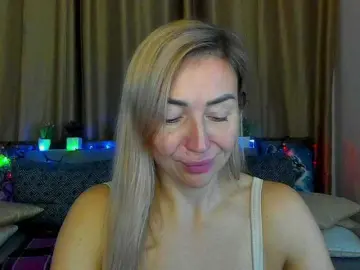 Jullyblondkiss  live sex cam