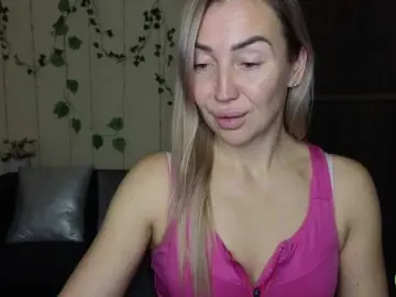 Jullyblondkiss  live sex cam
