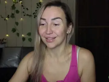 Jullyblondkiss  live sex cam