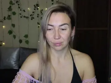 Jullyblondkiss  live sex cam