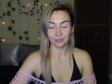 Jullyblondkiss  live sex cam