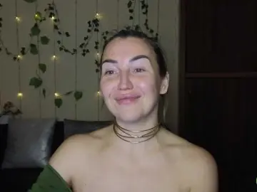 Jullyblondkiss  live sex cam