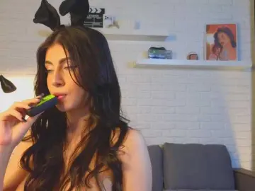 Qwwwelbi  live sex cam