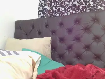 Sluttylaura  live sex cam