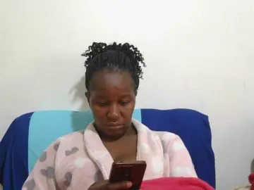 Sluttylaura  live sex cam
