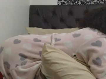 Sluttylaura  live sex cam