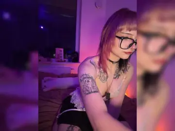 PikmiKira  live sex cam
